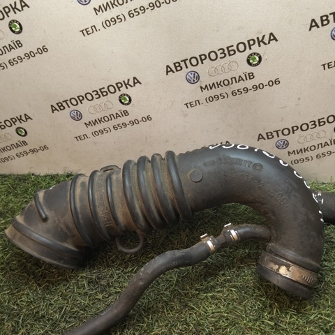 Патрубок расходомера воздуха 058133356H VAG