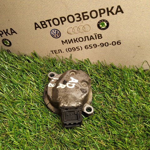 Датчик оборотов распредвала 058905161B VAG