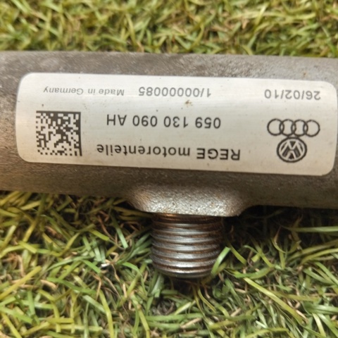 VAG 059130090AH Распределитель топлива (рампа) правый в наличии Львов