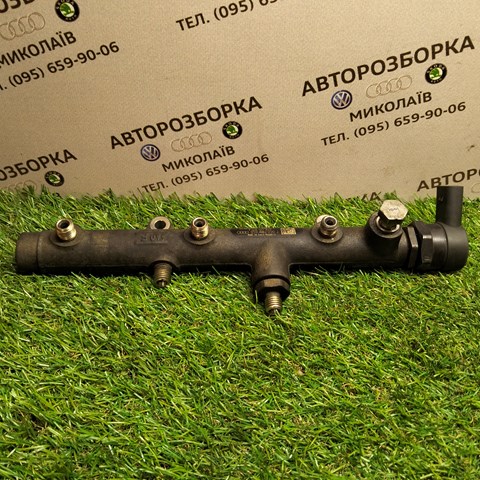Распределитель топлива (рампа), правый 059130090J VAG