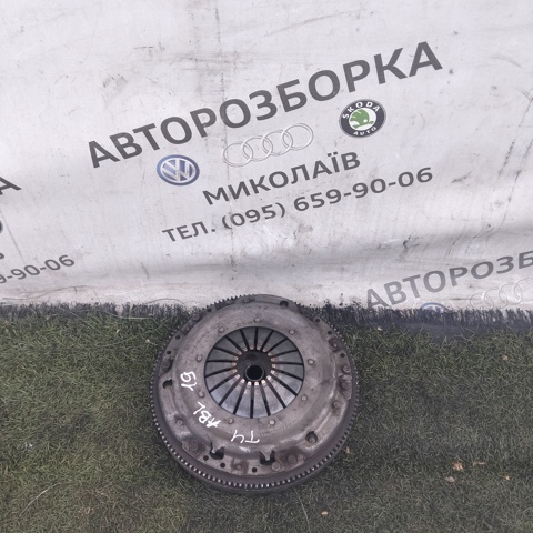 Маховик сцепления 068105271F VAG