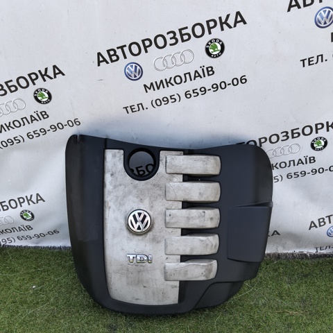 Крышка мотора декоративная Фольксваген Туарег 1