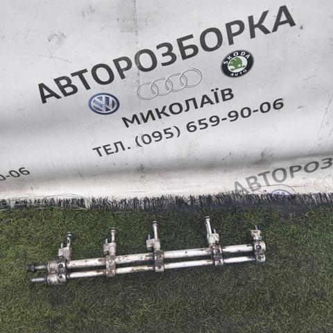 Распределитель топлива 070133317C VAG