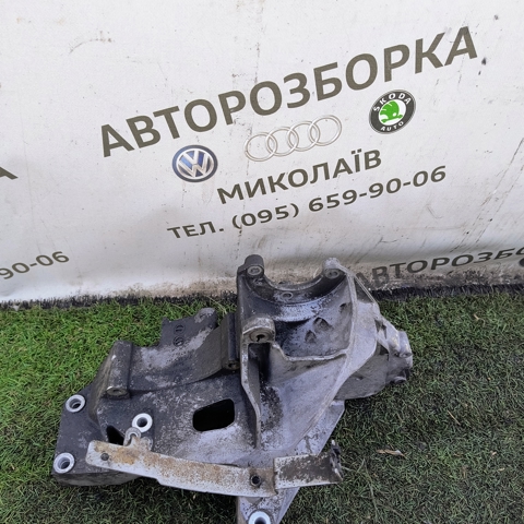 076145167 VAG Кронштейн генератора купить в Ровно
