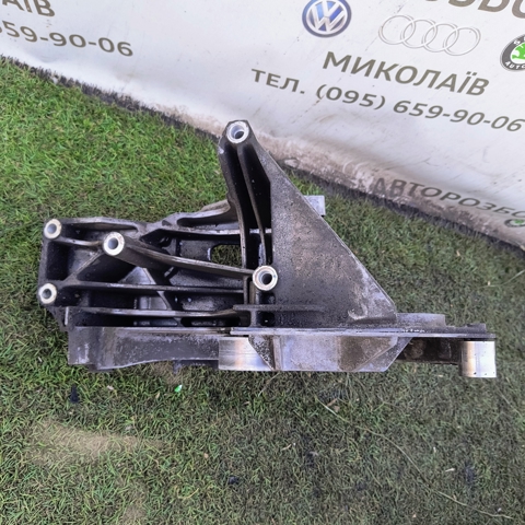 VAG 076145167 Кронштейн генератора в наличии Кривой Рог