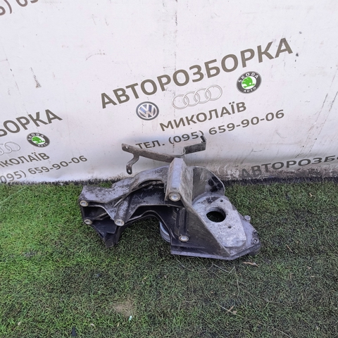Кронштейн крепления генератора 076145167 VAG