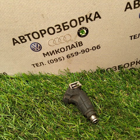 Форсунка впрыска топлива 077133551M VAG