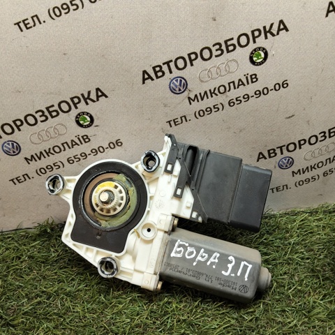 Мотор стеклоподъемника двери задней, правой 101438202 VAG