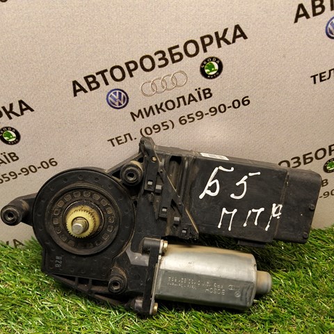 Мотор стеклоподъемника двери передней, правой 105415301 VAG