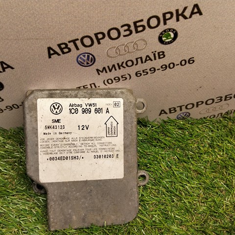 Модуль-процессор управления подушкой безопасности (ЭБУ AIRBAG) 1C0909601A VAG