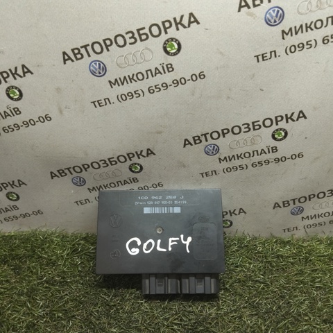Блок управления центральным замком 1C0962258J VAG