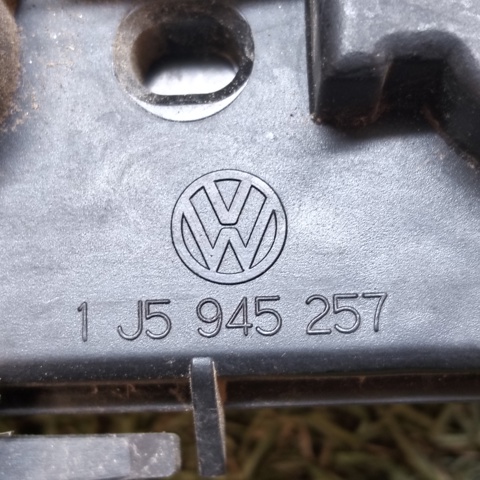 1J5945257 VAG Цоколь (патрон) заднего фонаря купить в Днепр