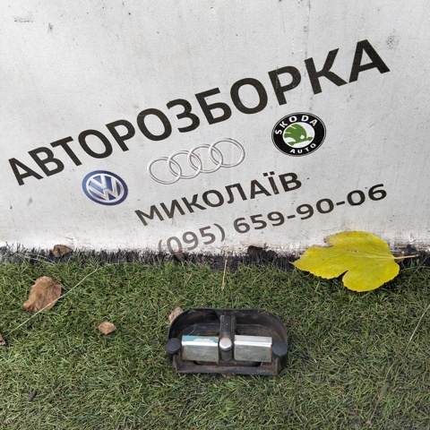 Фиксатор/петля (зацеп) замка двери/крышки багажника 1J6827517B VAG