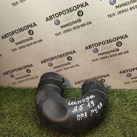 Патрубок воздушный, вход воздушного фильтра 1K0129618AF VAG