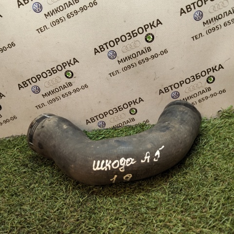 VAG 1K0145834AT Патрубок интеркулера в наличии Ирпень