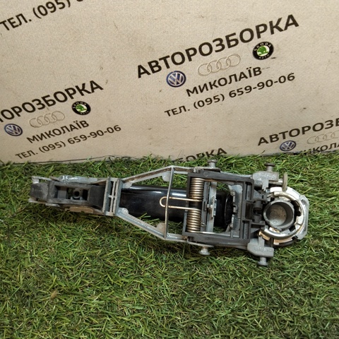 Держатель наружной ручки двери, передней левой 1K0837885A VAG