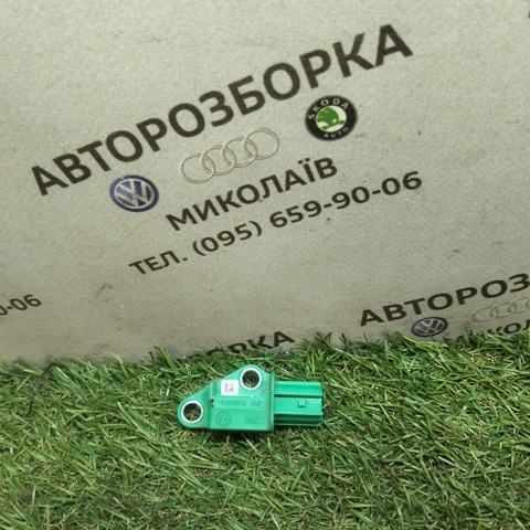 Датчик AIRBAG передний 1K0909606 VAG