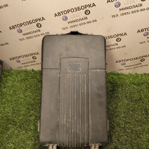 VAG 1K0915443A Крышка аккумулятора в наличии Тернополь