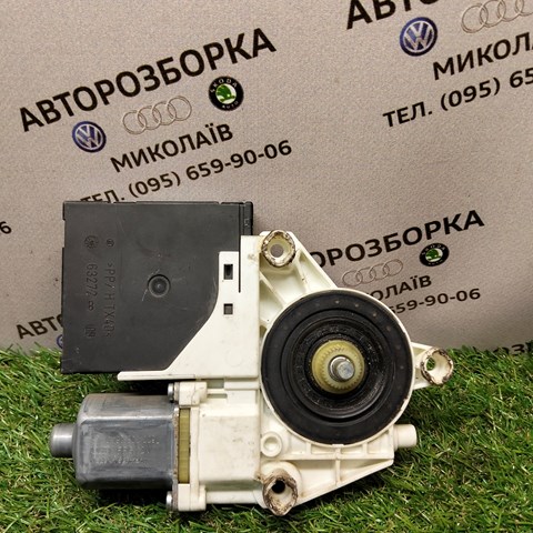 Мотор стеклоподъемника двери передней, правой 1K0959792J VAG