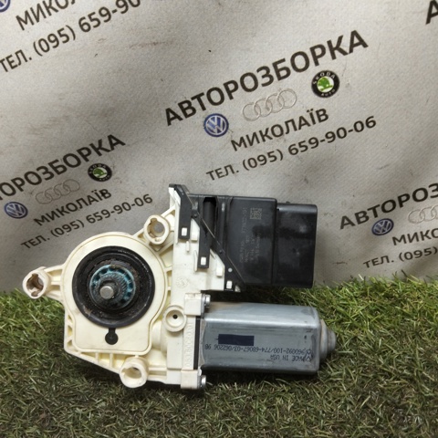 Моторчик стеклоподъемника двери задней, правой 1K5839402G VAG