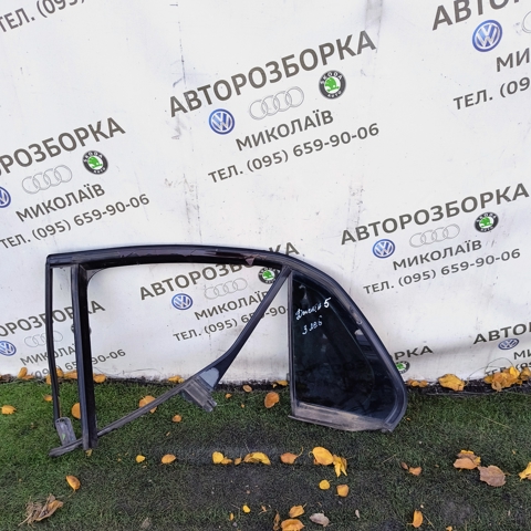Форточка двери треугольник, задней, левой 1K5845215 VAG