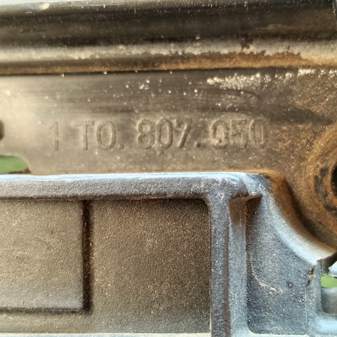 VAG 1T0807050 Кронштейн бампера переднего внешний правый в наличии Ровно