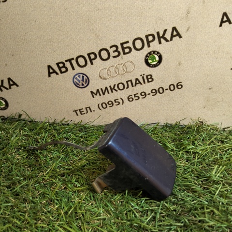 1T0807205 Заглушка буксировочного крюка купить Киев