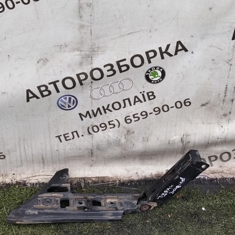 Направляющая заднего бампера, левая 1T0807375A VAG