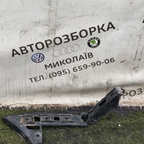 Направляющая заднего бампера, правая 1T0807376A VAG