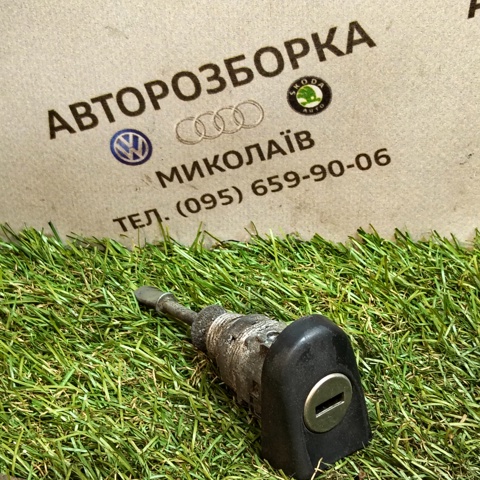 Личинка замка левой двери 1T0837167A VAG