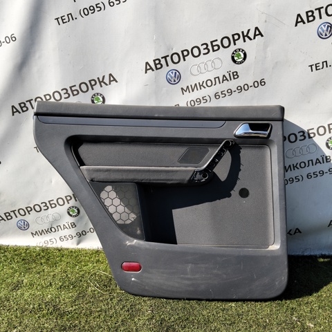 Карточки обшивки задней двери правой 1T0867211 VAG