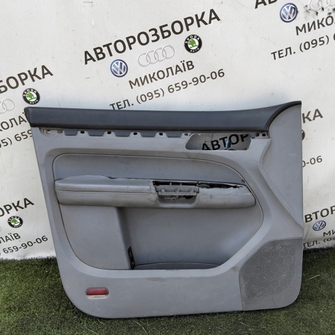Облицовка водительской двери 1T1867011 VAG