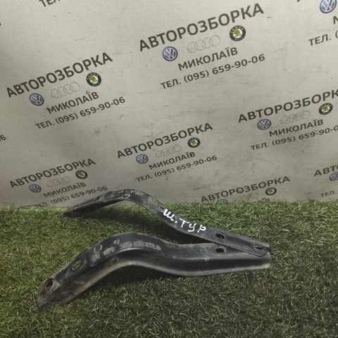 Кронштейн решетки радиатора 1U0823574A VAG