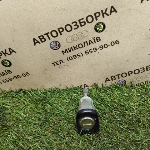 VAG 1U0837167 Личинка замка двери передней левой в наличии Ужгород