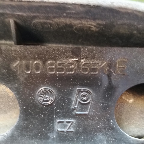 VAG 1U0853651E Решетка радиатора в наличии Кривой Рог