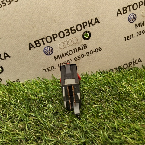1U0953235B VAG Кнопка аварийки купить в Каменское