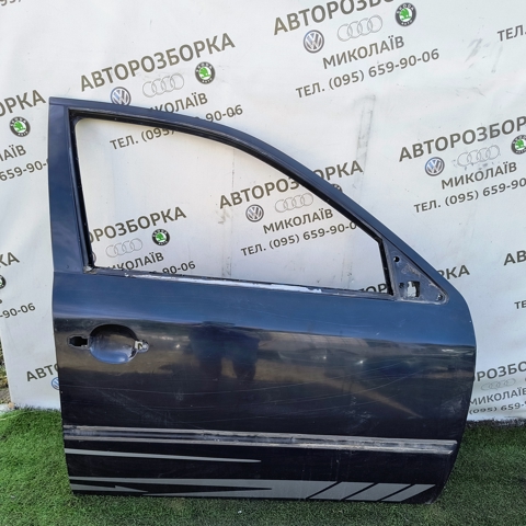 Пассажирская передняя дверь 1U4831052 VAG