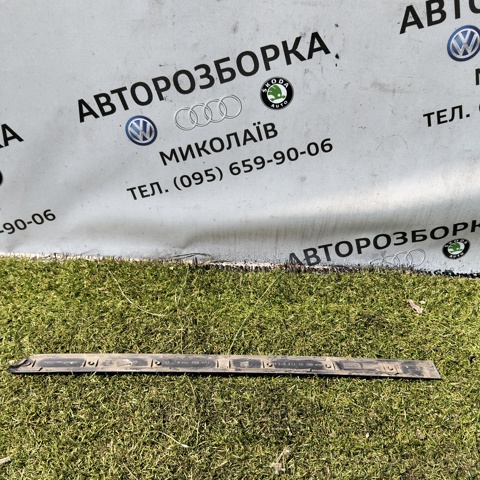 VAG 1U4853754A Молдинг двери задней правой в наличии Харьков