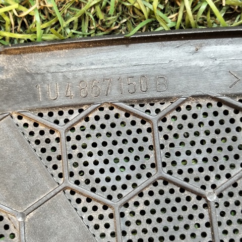 VAG 1U4867150B Накладка динамика двери в наличии Винница