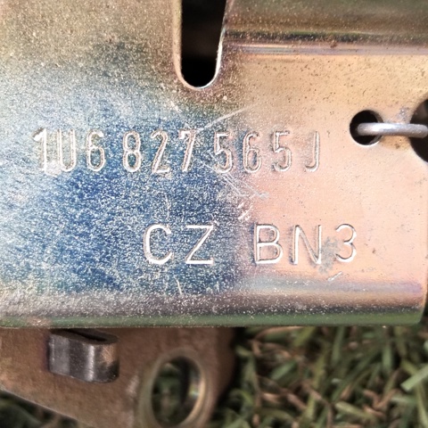 VAG 1U6827565J Ручка крышки багажника (двери 3/5-й задней) наружная в наличии Чернигов