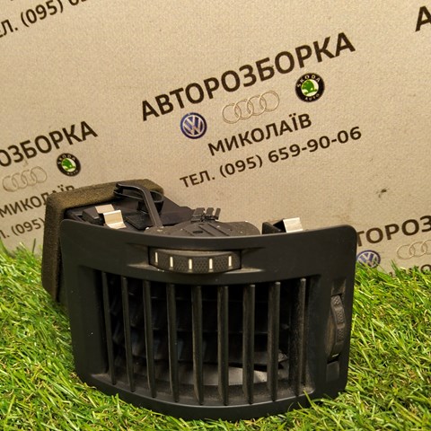Решетка вентиляции салона на "торпедо", левая 1Z0819701A VAG