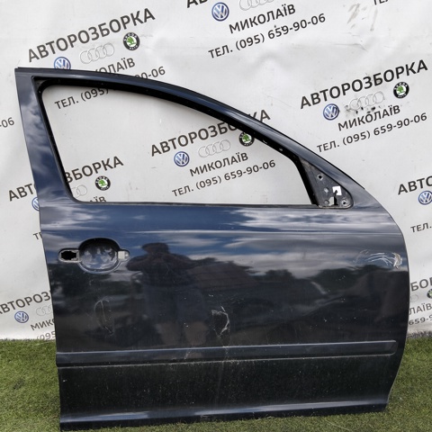 Пассажирская передняя дверь 1Z0831056 VAG