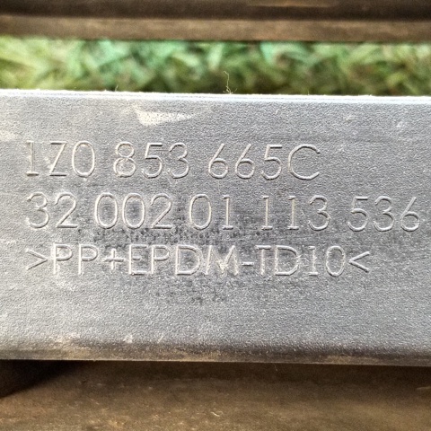 1Z0853665C VAG Решетка бампера переднего внутренняя левая купить в Винница