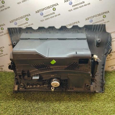 VAG 1Z1857103 Ящик перчаточный (бардачок) в наличии Чернигов