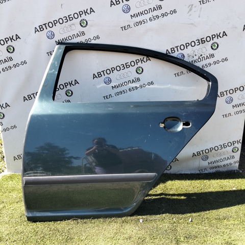 Дверь пассажирская задняя левая 1Z5833051 VAG