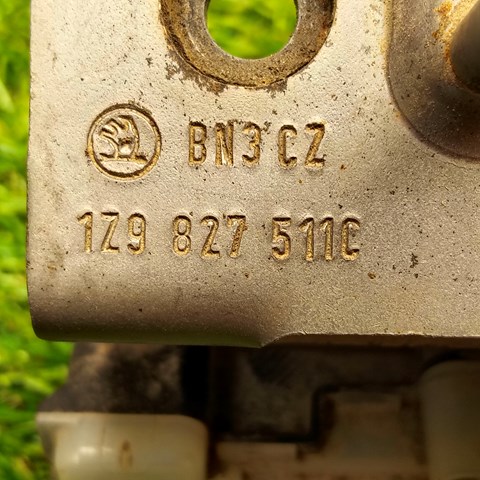 1Z9827511C Петля-зацеп (ответная часть) замка двери задней (багажной 3/5-й) купить Харьков