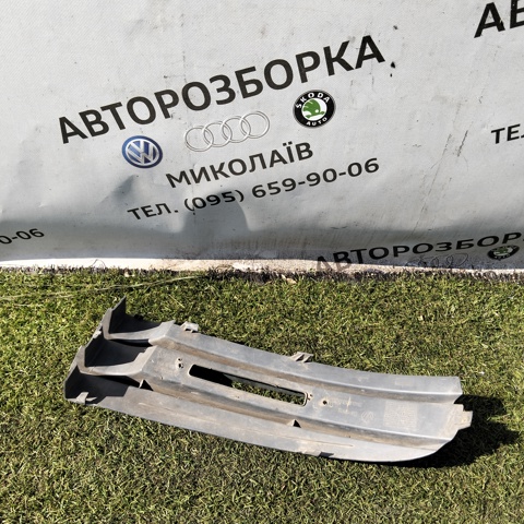 2K0853684 Заглушка (решетка) противотуманных фар бампера переднего правая купить Кривой Рог