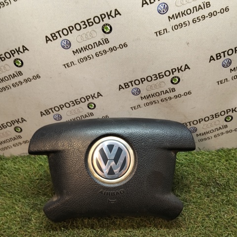 Подушка AIRBAG водительская 2K0880201B VAG