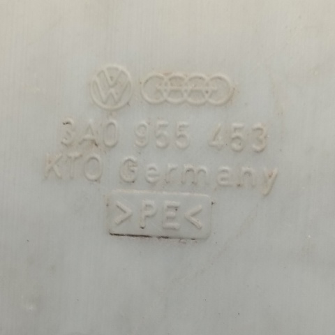 Водяной бачок омывателя стекла Volkswagen Passat B3, B4