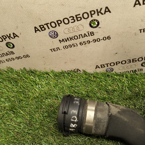 Водяной патрубок Ауди А8 D3